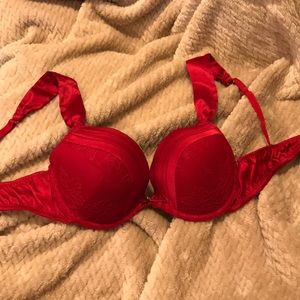 Gilligan and O’Malley Bra 34C